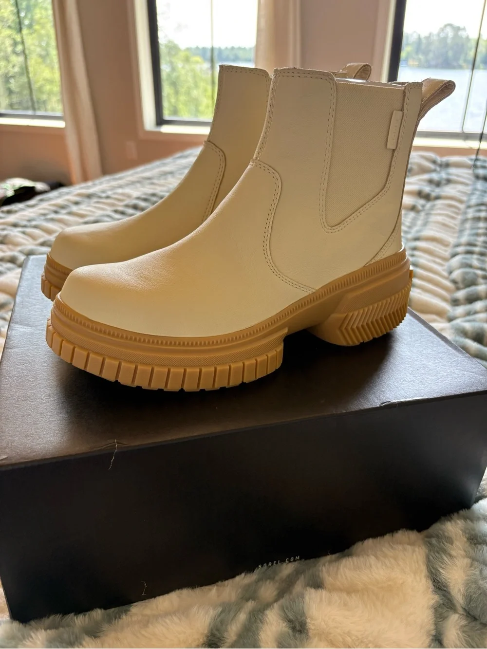 Sorel Ona Ave Chelsea Boot WP in Honey White